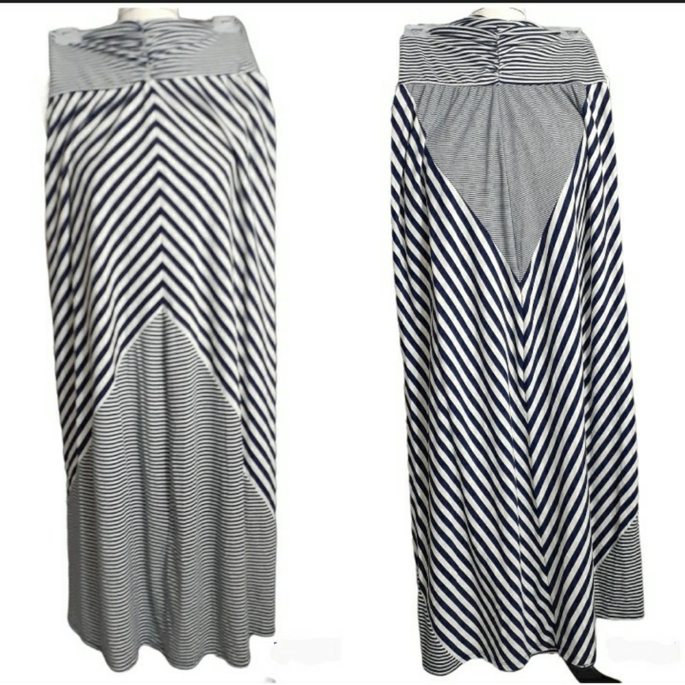 Womens sz Med Long Dark blue white striped Maurices skirt